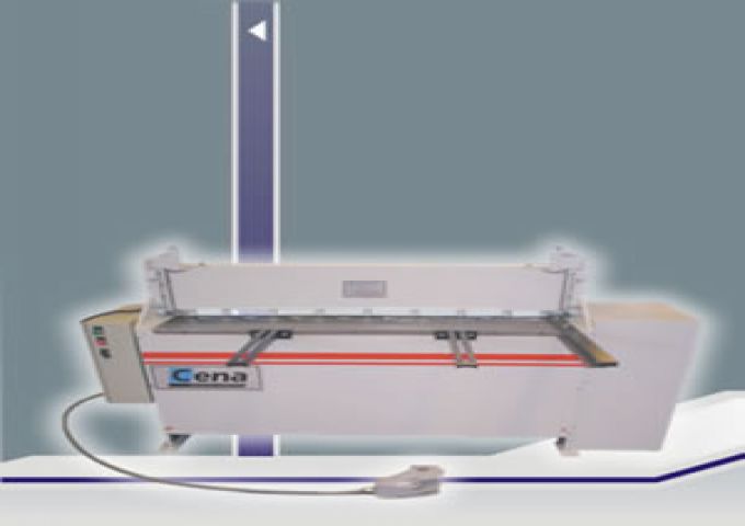 GUILLOTINA HIDRAULICA DE CORTE VERTICAL LINEA PESADA PARA CHAPA  SINUSOIDAL O CHAPA ACANALADA MODELO GHC ST - INDUSTRIA ARGENTINA